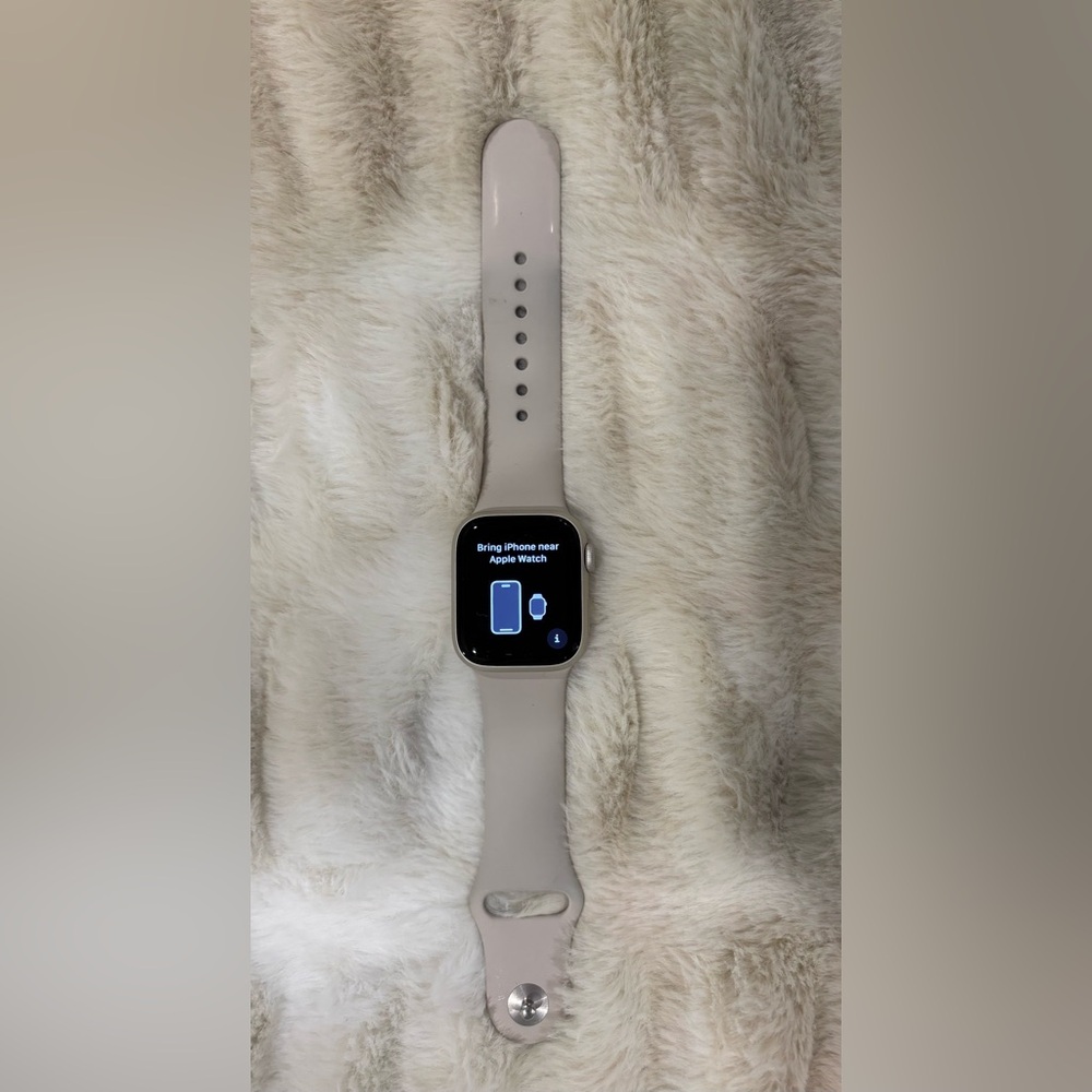 Series 9 Apple Smartwatch with Neutral Band and Charger - Picture 2 of 3